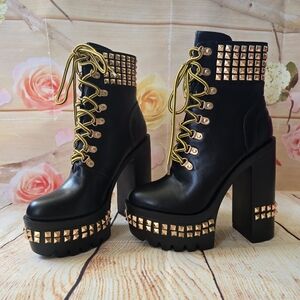 NWOT Cape Robbin studded boots